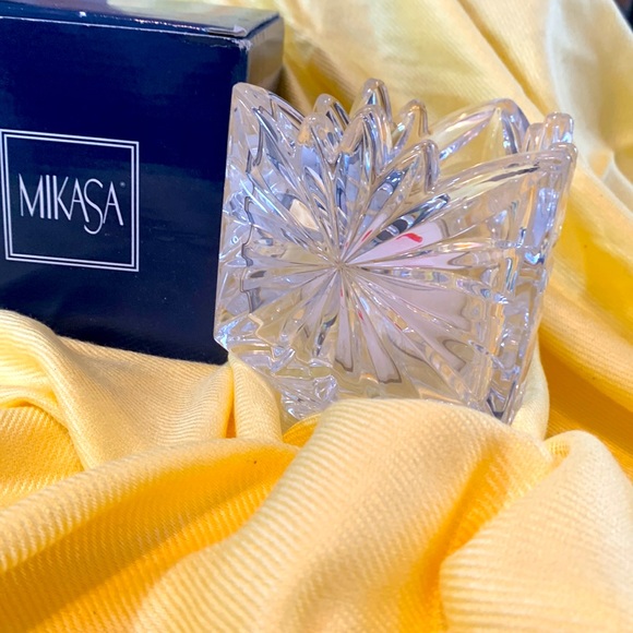 Mikasa Fire Blossom Full Lead Crystal Triangle Tea-light CandleHolder - Picture 2 of 7